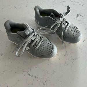 little boys underarmour cleats